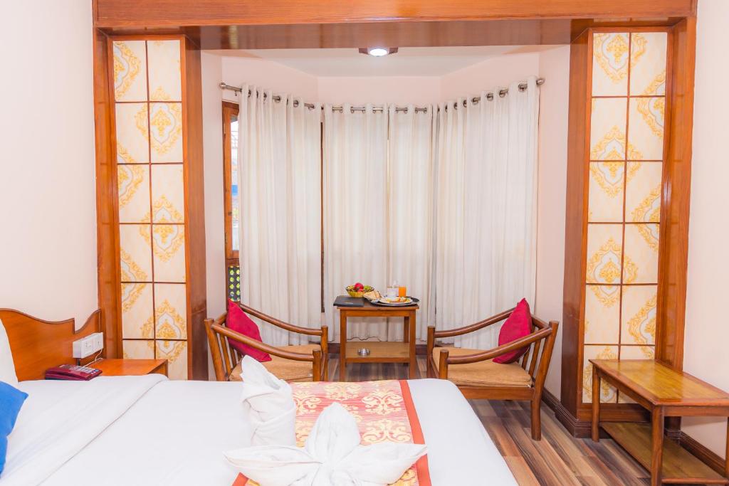 Postel nebo postele na pokoji v ubytování Amber Royel Hotel