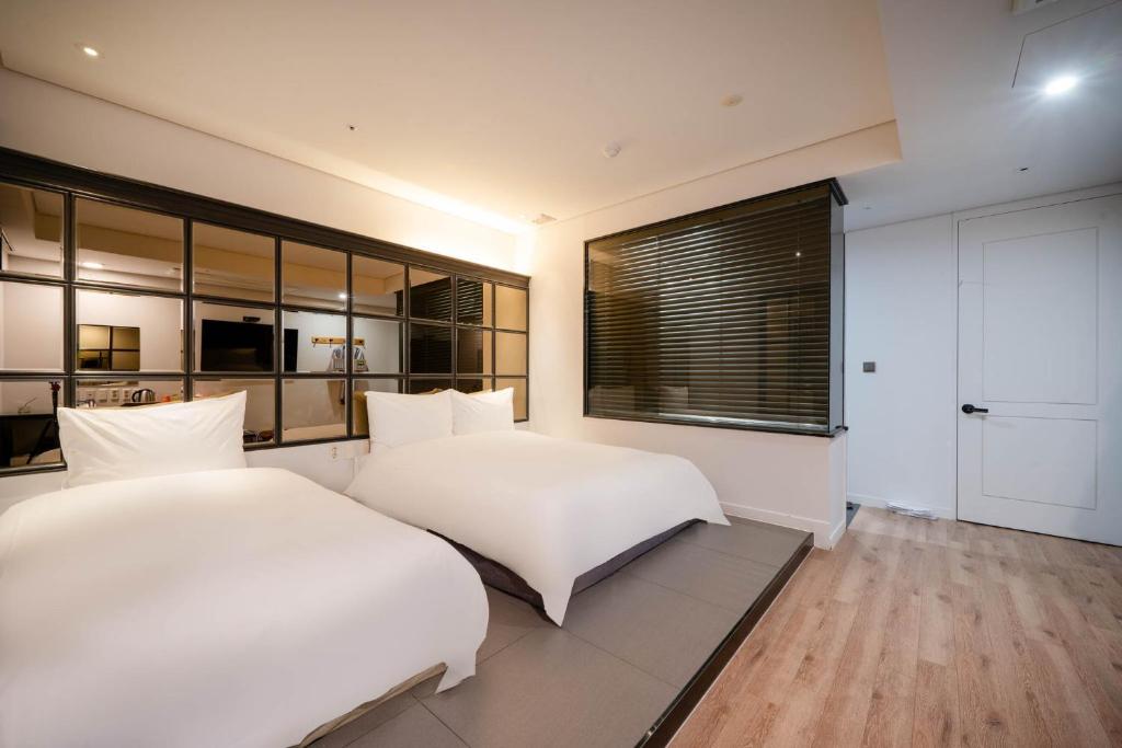 Postel nebo postele na pokoji v ubytování JB Design Hotel