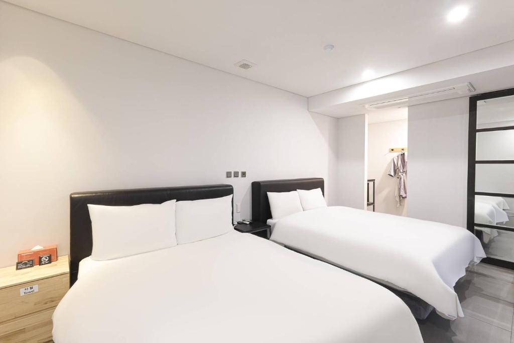 Postel nebo postele na pokoji v ubytování JB Design Hotel