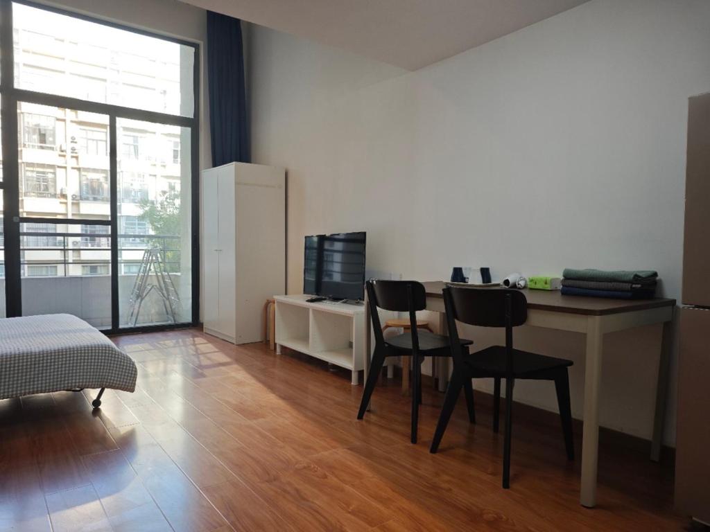 Postel nebo postele na pokoji v ubytování iNestin Shanghai Apt Xinjinqiao Road