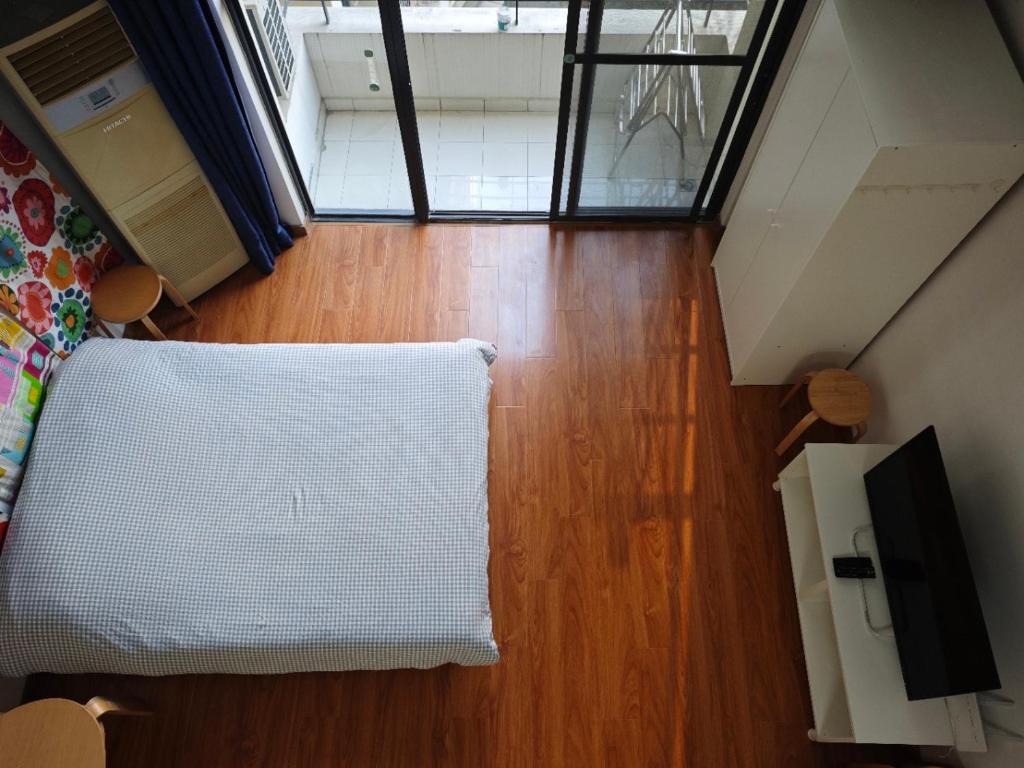 Postel nebo postele na pokoji v ubytování iNestin Shanghai Apt Xinjinqiao Road