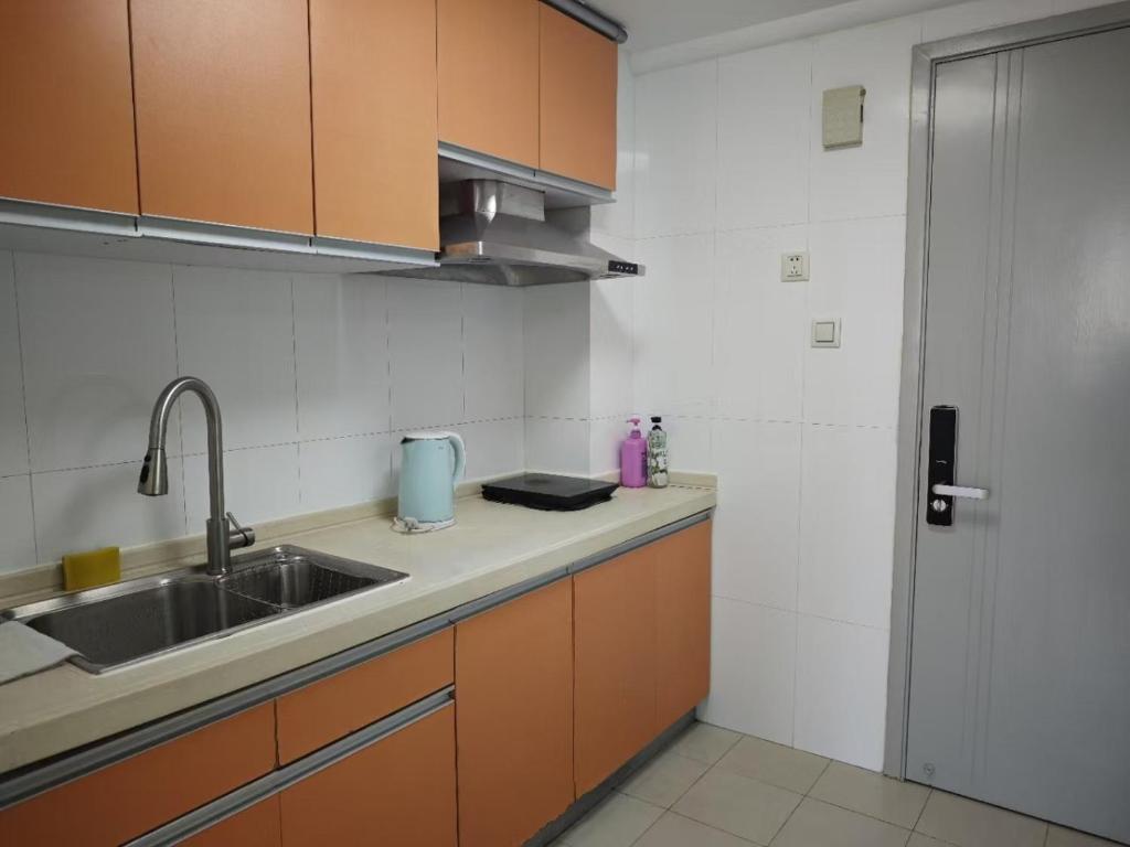 Kuchyň nebo kuchyňský kout v ubytování iNestin Shanghai Apt Xinjinqiao Road