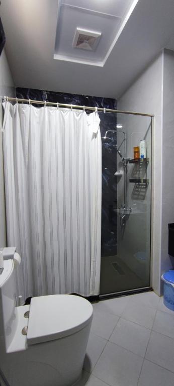 Ένα μπάνιο στο Villa 6