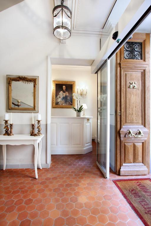 Les Quatre Dauphins - Resim 3