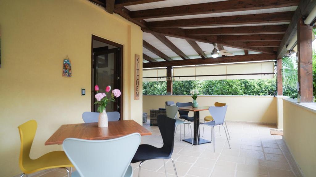 Χώρος καθιστικού στο Gira e Firria