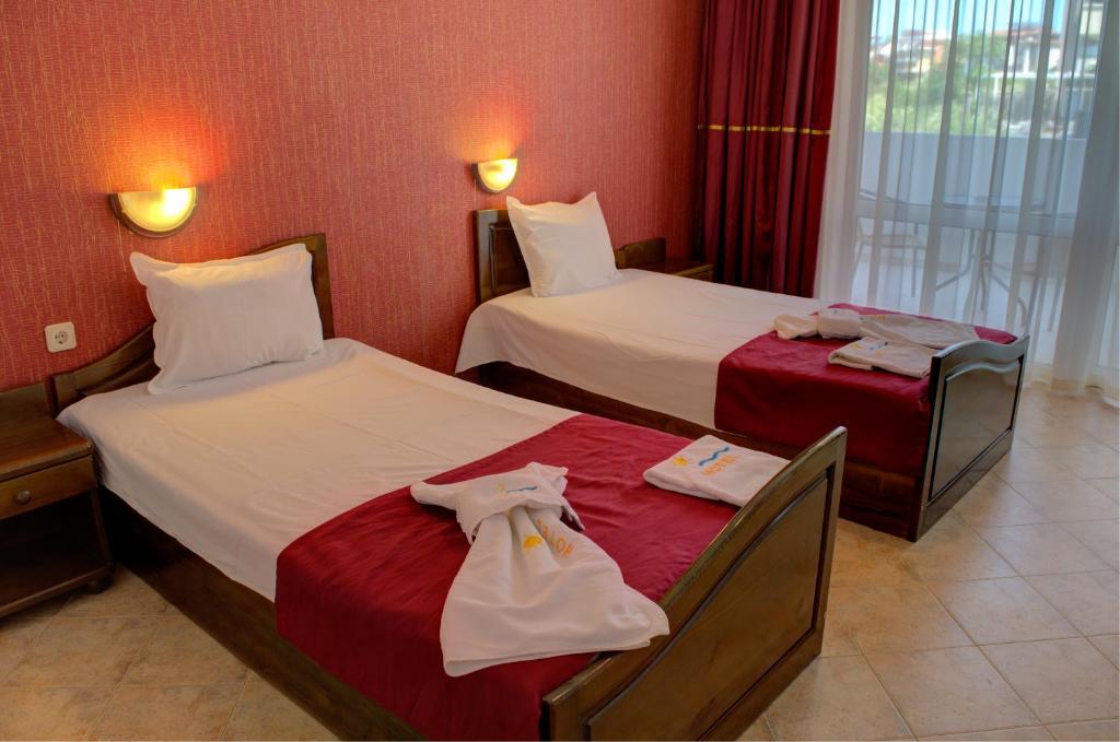 Postel nebo postele na pokoji v ubytování Hotel Feniks Lozenets