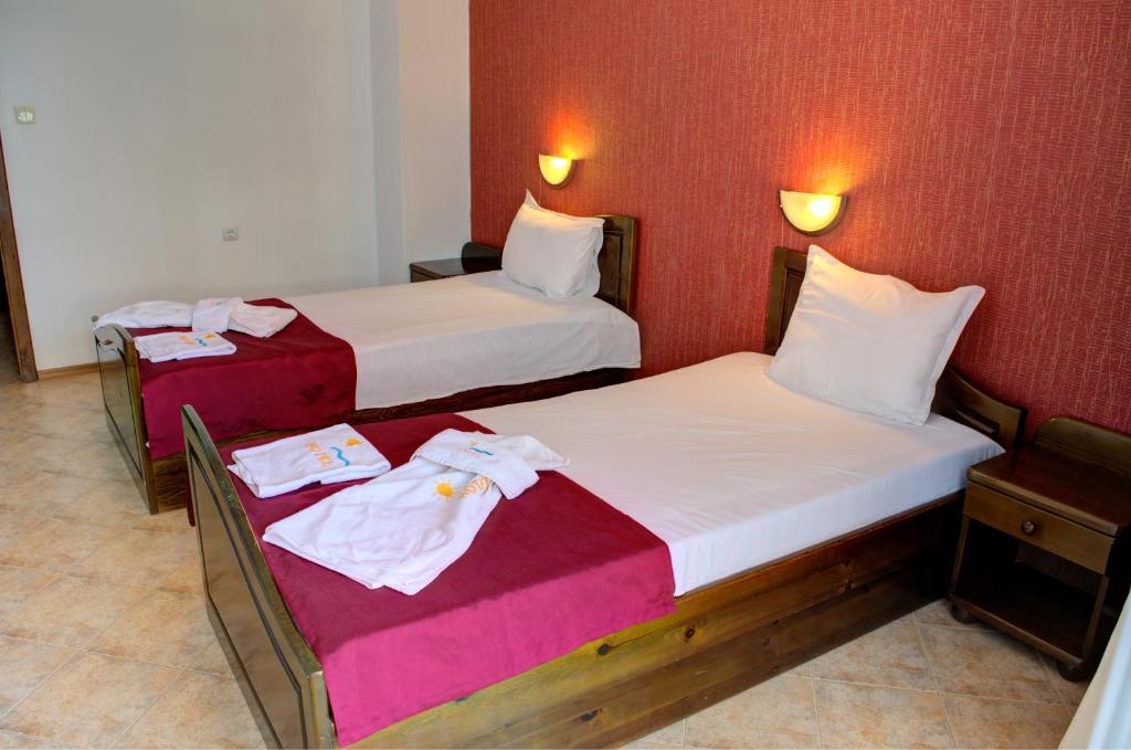Postel nebo postele na pokoji v ubytování Hotel Feniks Lozenets