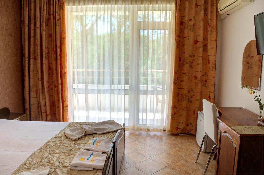 Postel nebo postele na pokoji v ubytování Hotel Feniks Lozenets
