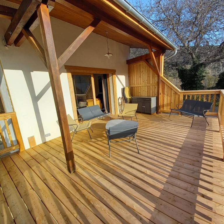 Balkón nebo terasa v ubytování La Terrasse des Ecrins