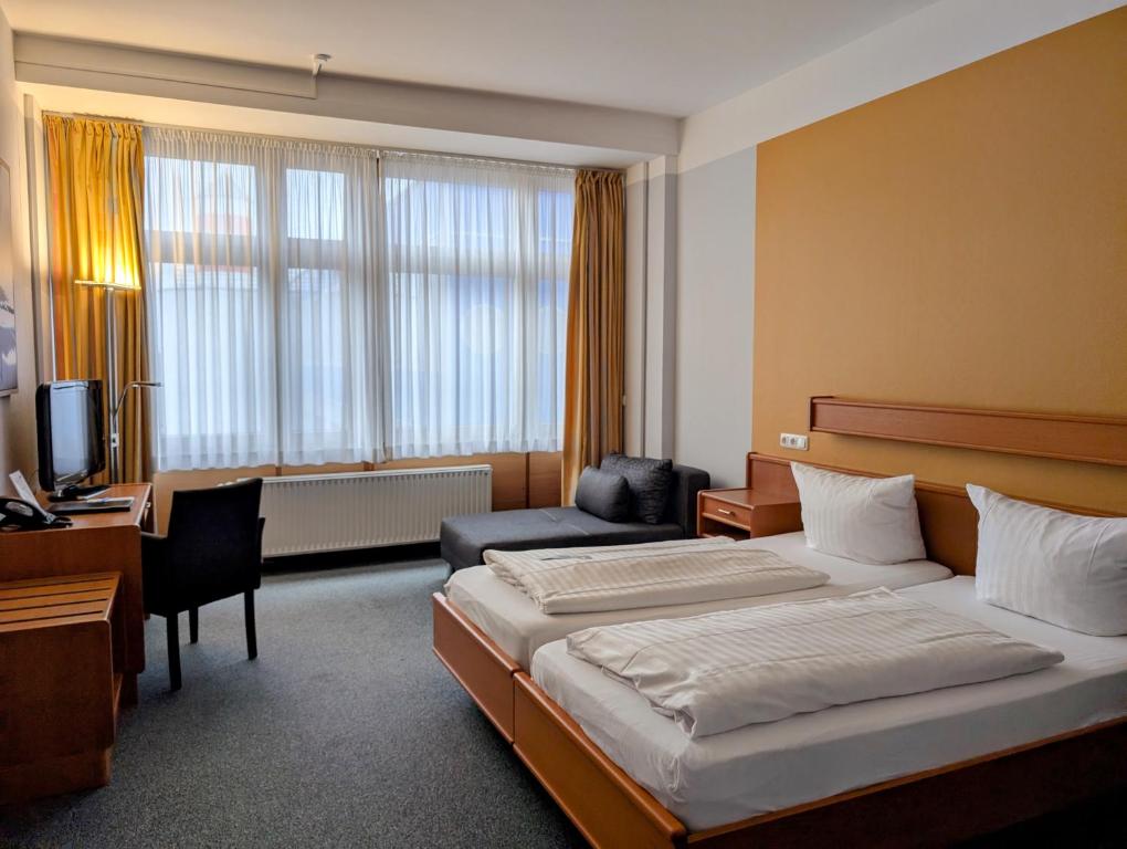 Postel nebo postele na pokoji v ubytování DLRG Tagungszentrum Hotel Delphin
