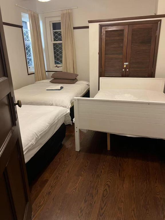 6 beds including 4 double beds and 2 single sofa beds in 1 bedroom and 1 living room apartment - Resim 7