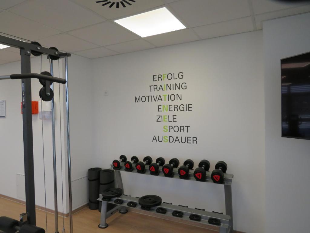 Fitness centrum a/nebo fitness zařízení v ubytování DLRG Tagungszentrum Hotel Delphin