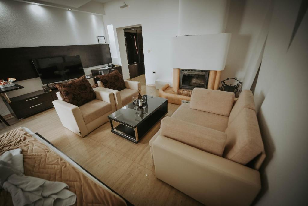 Hotel Mlavske Terme Ždrelo的休息区