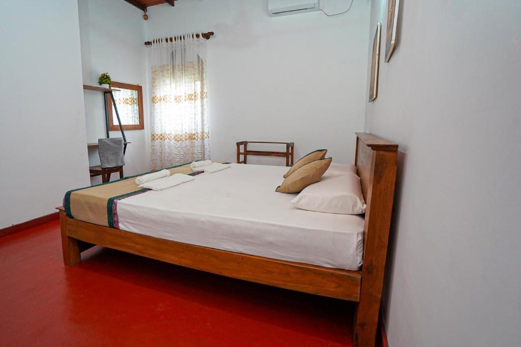 Postel nebo postele na pokoji v ubytování 4ty two Homestay Galle