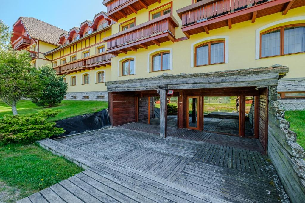 Budova, v ktorej sa apartmánový hotel nachádza
