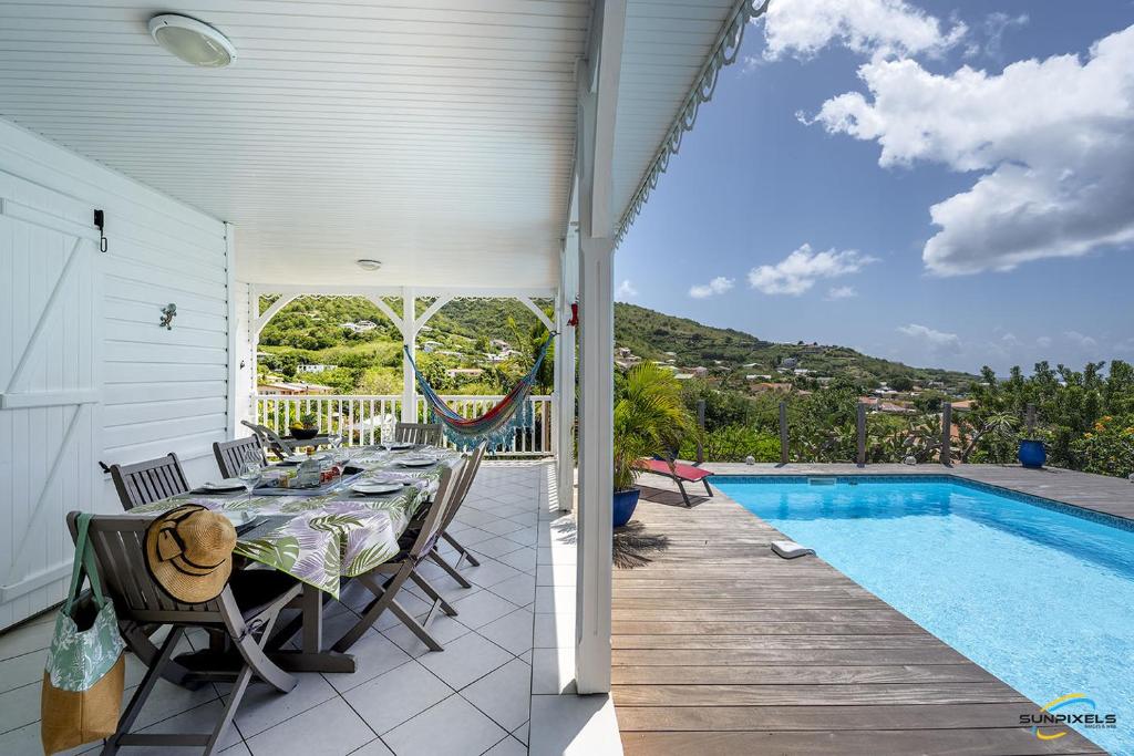 Bazén v ubytování Villa An ti kwen paradi 3 chambres avec piscine et vue mer nebo v jeho okolí