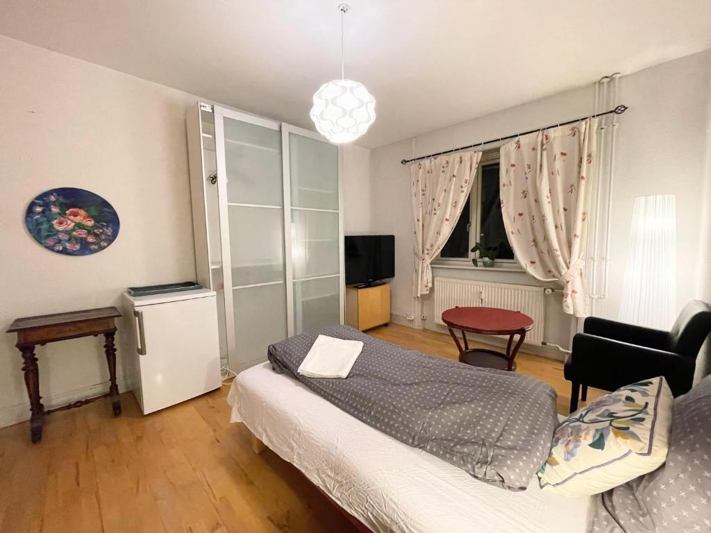 Postel nebo postele na pokoji v ubytování Christianshavns lakes room