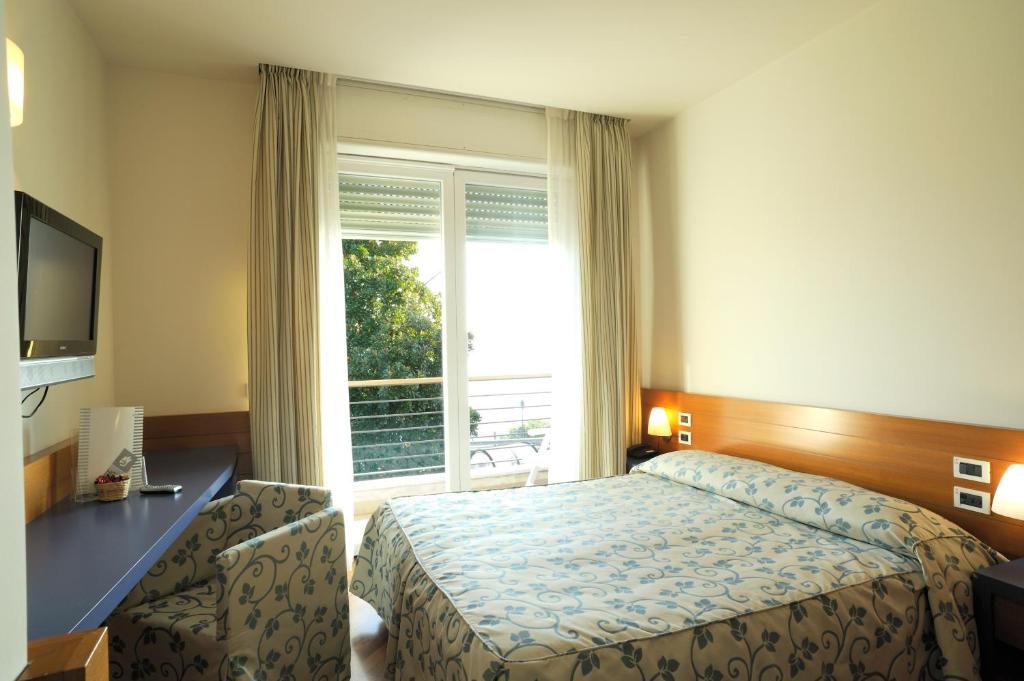 Кровать или кровати в номере Hotel Le Roi