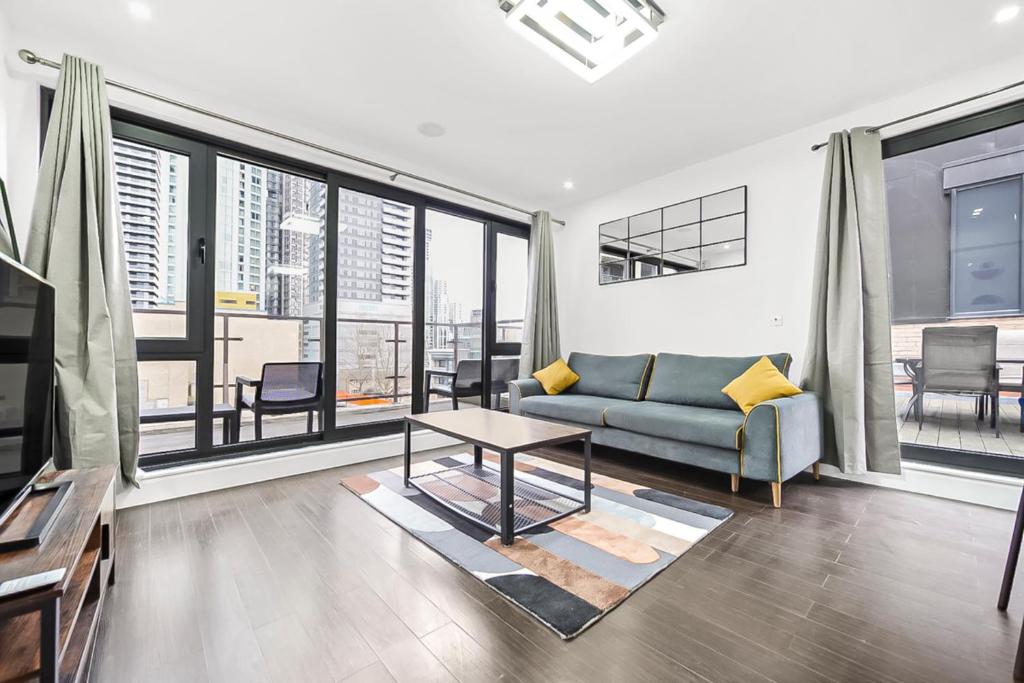 Χώρος καθιστικού στο Large 2 Bed with Massive Balcony in Canary Wharf