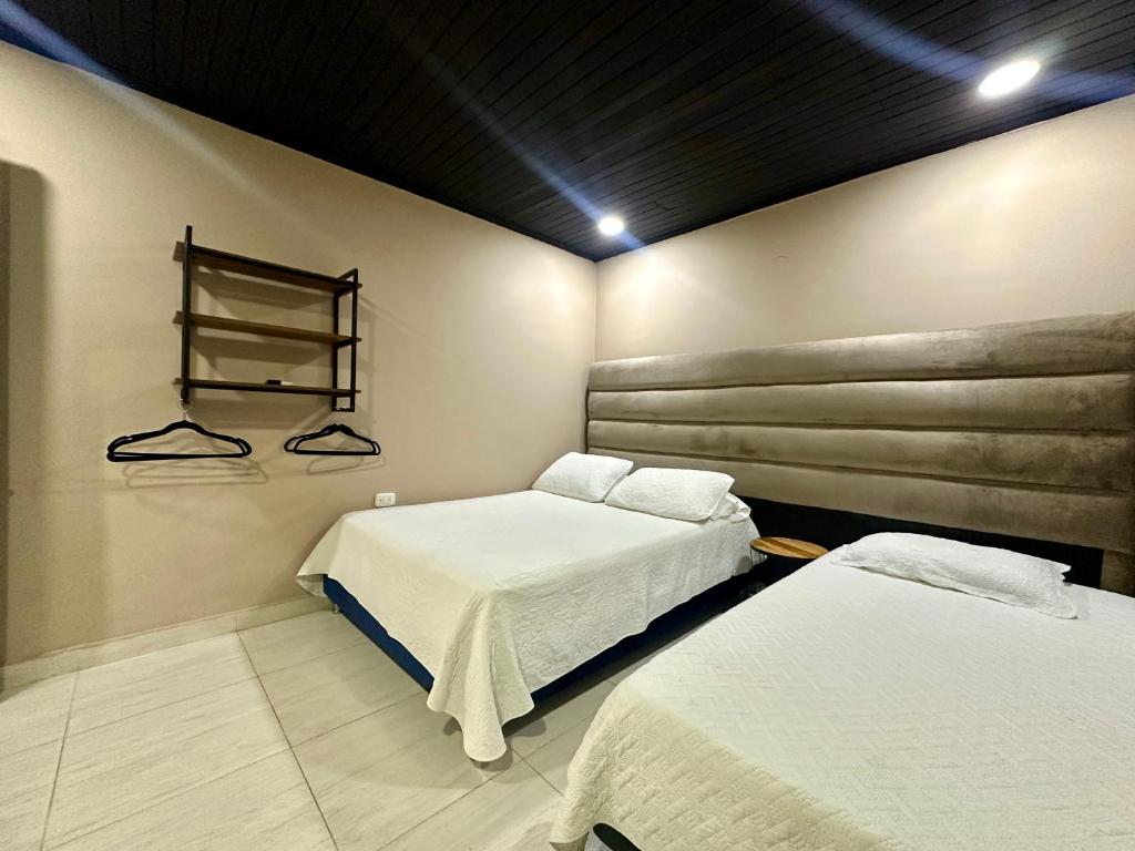 Postel nebo postele na pokoji v ubytování Hotel Londres
