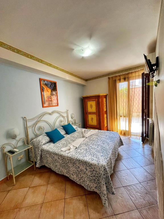 Postel nebo postele na pokoji v ubytování B&B Epos Acitrezza