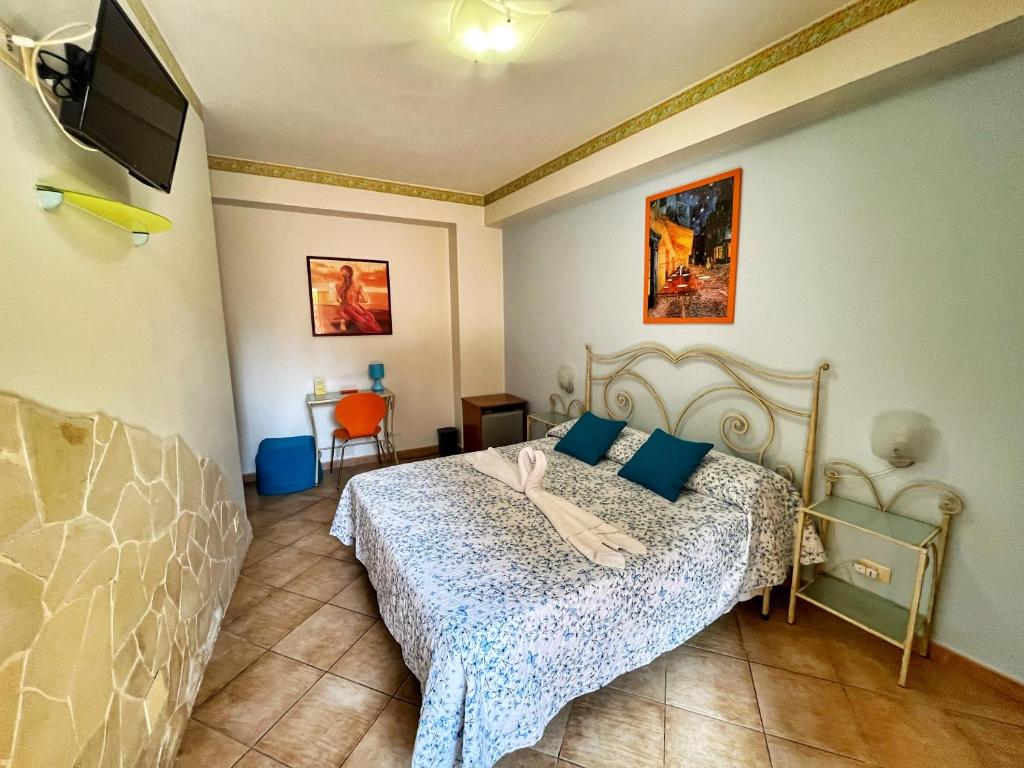 Postel nebo postele na pokoji v ubytování B&B Epos Acitrezza
