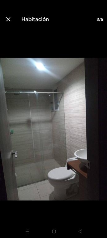 Se alquila habitación amoblada