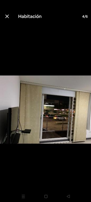 Se alquila habitación amoblada