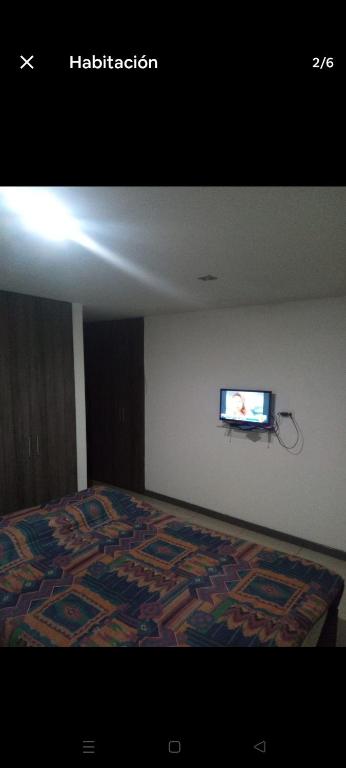 Se alquila habitación amoblada