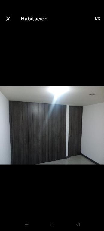 Se alquila habitación amoblada