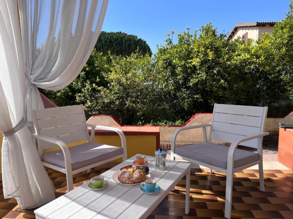 Charming House in Fontane Bianche with Private Garden