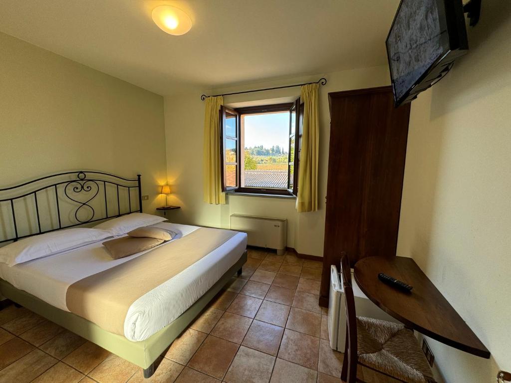 A television and/or entertainment centre at La Locanda dei Golosi