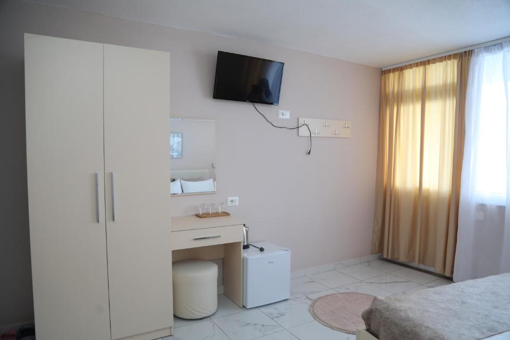 TV a/nebo společenská místnost v ubytování LakeFront House