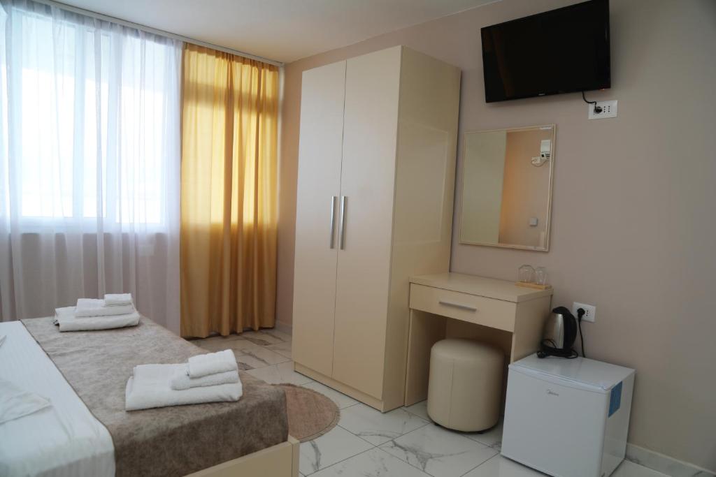 TV a/nebo společenská místnost v ubytování LakeFront House