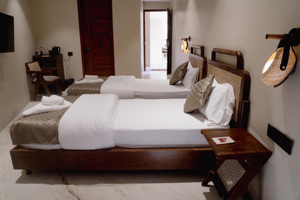 Postel nebo postele na pokoji v ubytování Kaas by Safarnama - Boutique Hotel