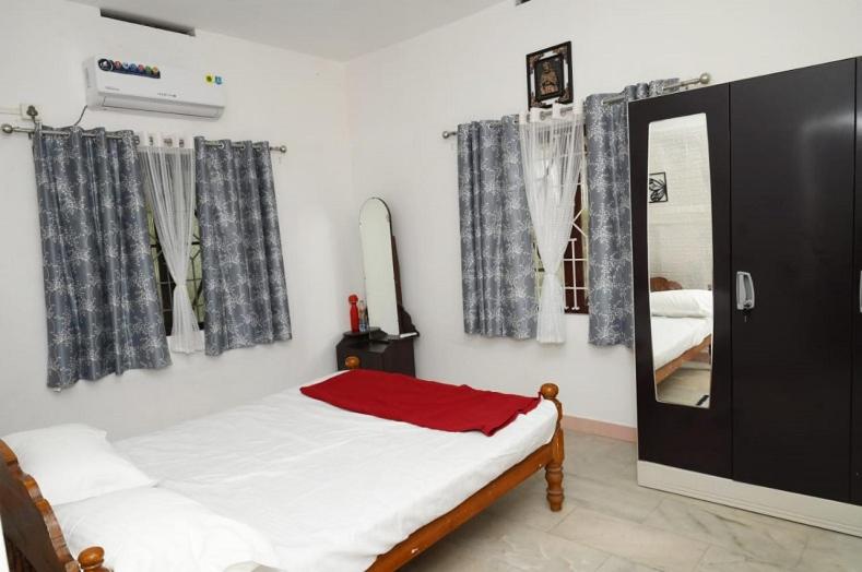 Ένα ή περισσότερα κρεβάτια σε δωμάτιο στο Romel mahal waterfront homestay