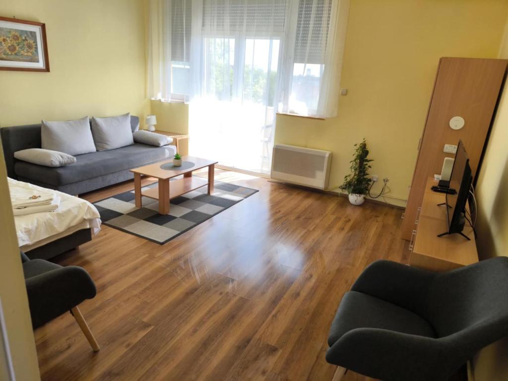 Posedenie v ubytovaní Szeki Apartman