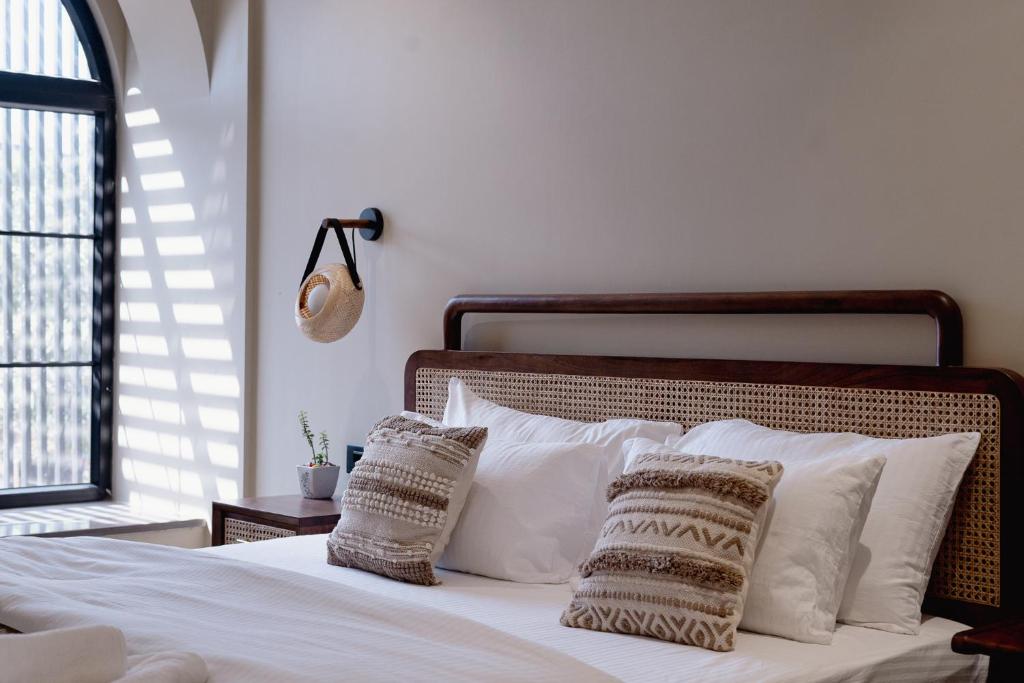 Postel nebo postele na pokoji v ubytování Kaas by Safarnama - Boutique Hotel