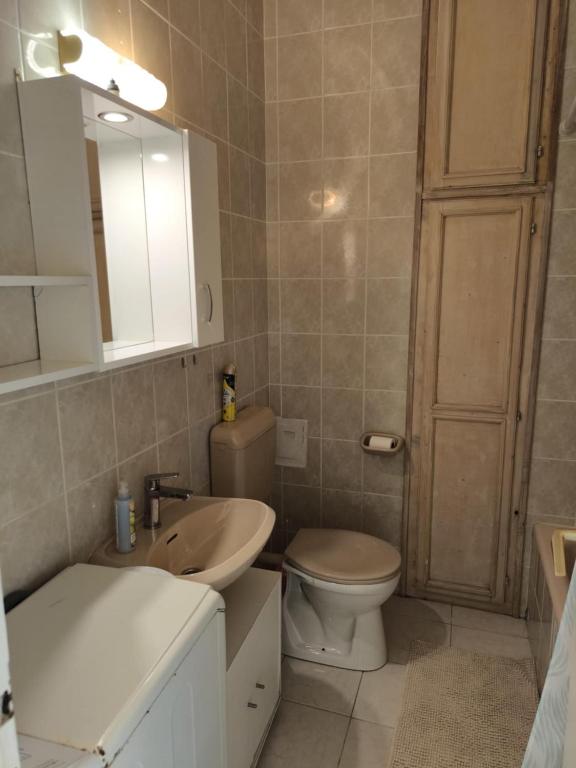 Kúpeľňa v ubytovaní Szeki Apartman