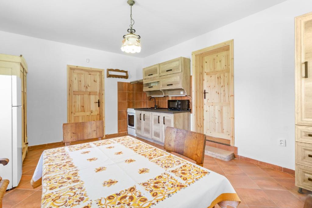 Kuchyň nebo kuchyňský kout v ubytování AVe Restaurant