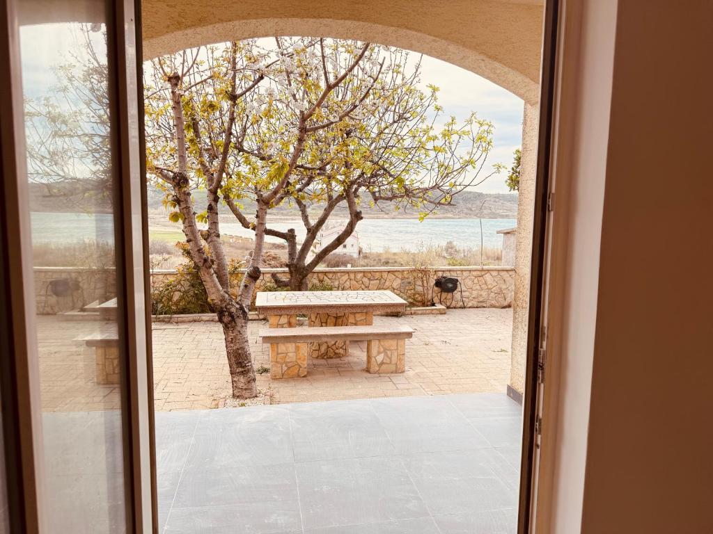 Balkón nebo terasa v ubytování Casa Mare Rtina Garten Zwei Baeder EG