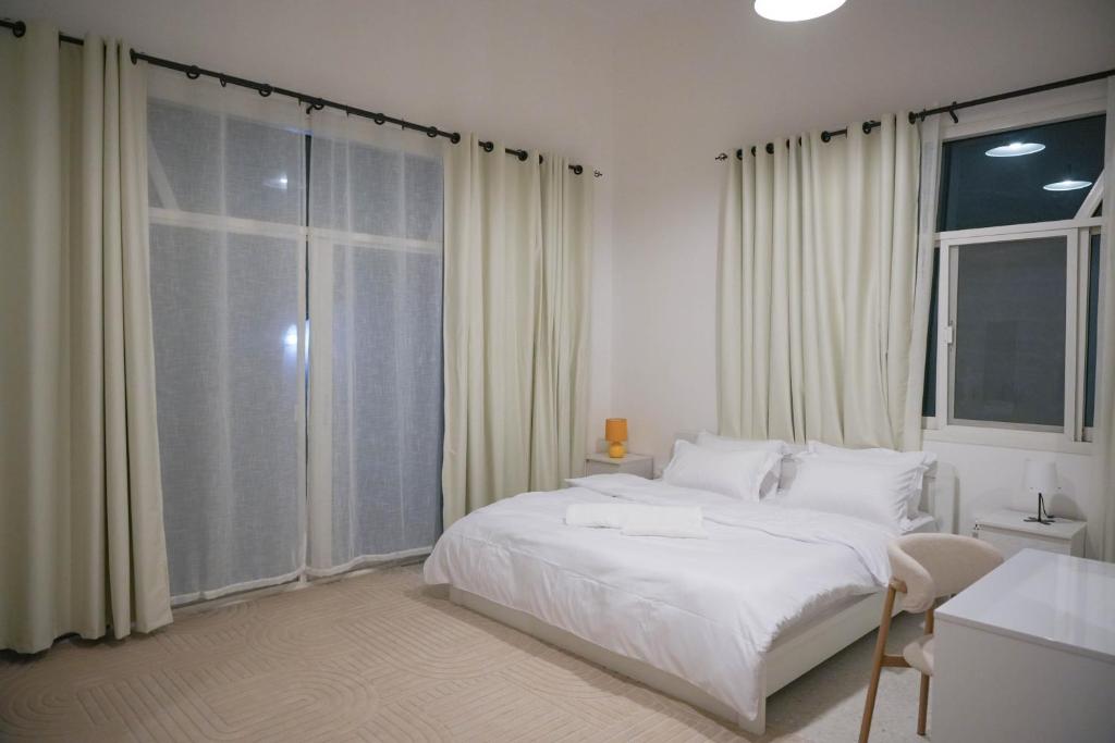 Postel nebo postele na pokoji v ubytování All Villa for rent in Abu Dhabi 7 Rooms near Corniche