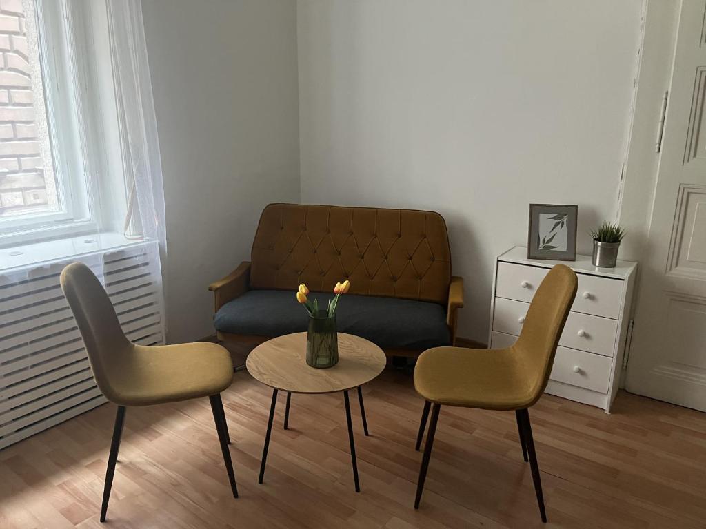 A seating area at Palace district rooms