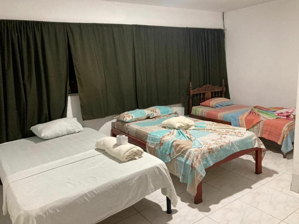 Katil atau katil-katil dalam bilik di Hotel y restaurante juanchito