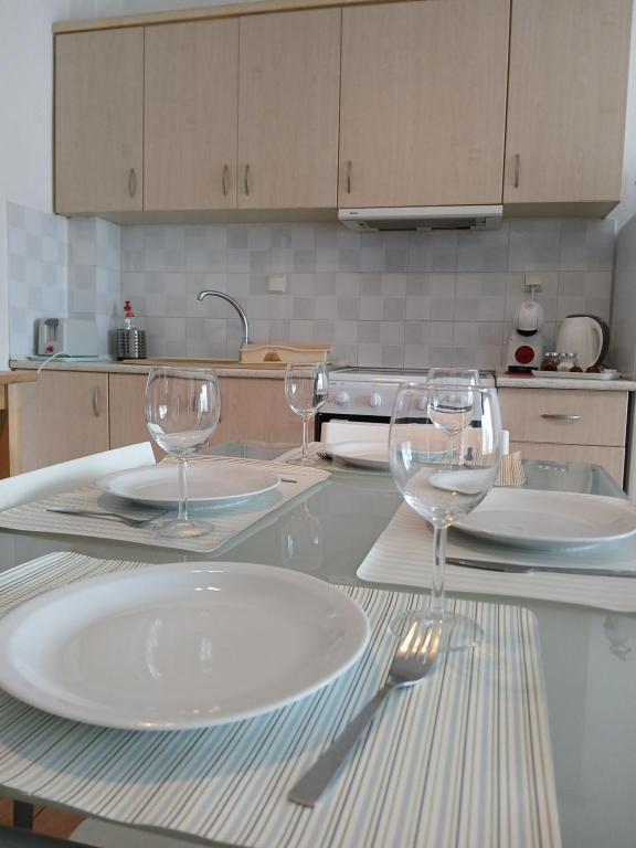 Kuchyň nebo kuchyňský kout v ubytování Sea View Apartments 2