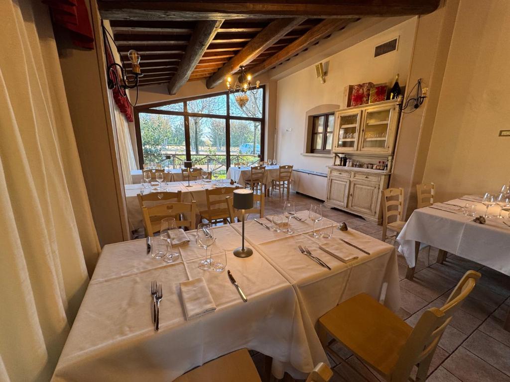 A restaurant or other place to eat at La Locanda dei Golosi