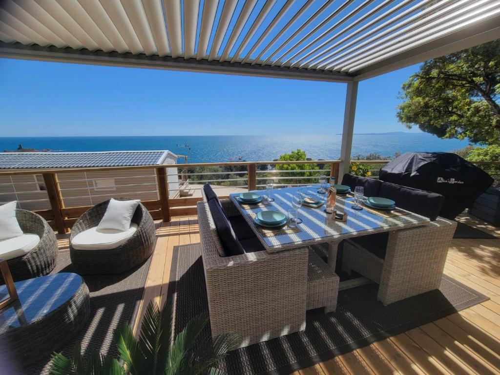 Photo de la galerie de l'établissement Mobil-home luxe 2024 Otello avec golf car privée, à Saint-Raphaël