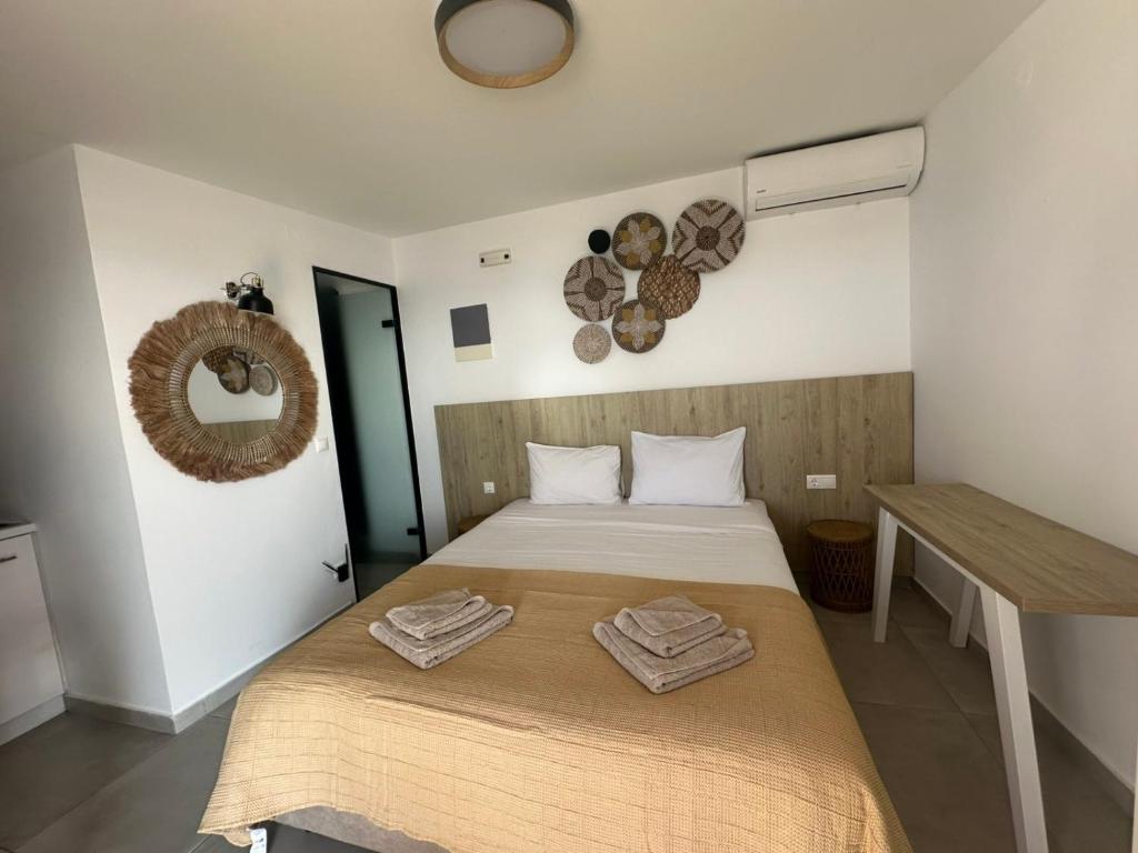 Postel nebo postele na pokoji v ubytování Anfi Suites