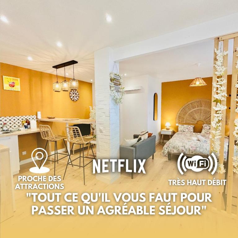 une chambre d'hôtel avec un lit et une salle à manger dans l'établissement Bienvenue dans notre petit havre de paix !, à Boulogne-sur-Mer