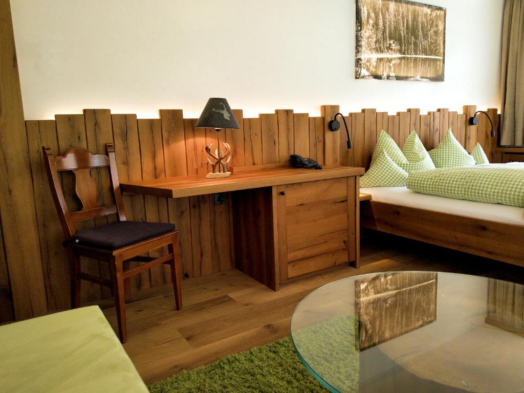 Postel nebo postele na pokoji v ubytování Schwarzwaldhotel Klumpp